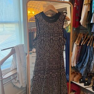 Chic Black and White Sleeveless Midi Dress